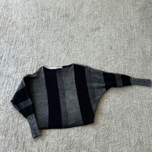 Black/gray/white sweater